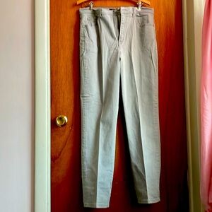 Gloria Vanderbilt Jeans pale green size 12